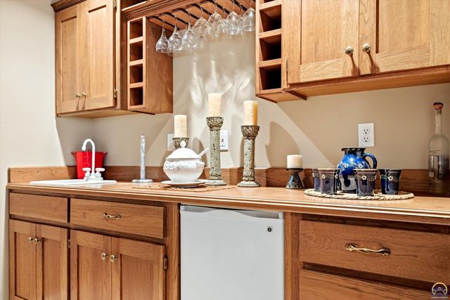 3948 SW Stonybrook DR, Topeka, KS 66610