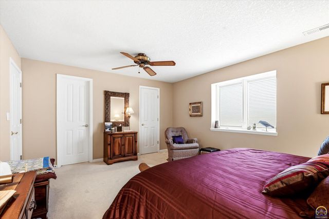 3948 SW Stonybrook DR, Topeka, KS 66610
