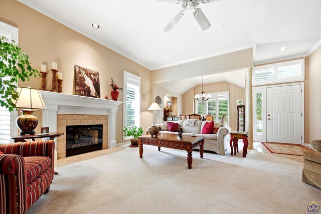 3948 SW Stonybrook DR, Topeka, KS 66610
