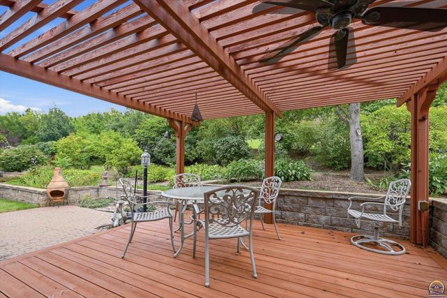 3948 SW Stonybrook DR, Topeka, KS 66610