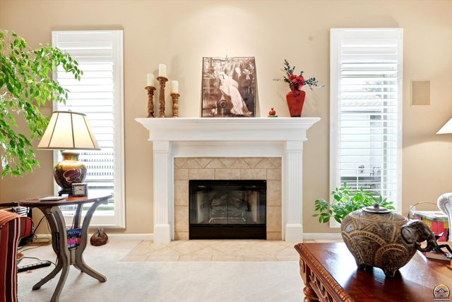 3948 SW Stonybrook DR, Topeka, KS 66610