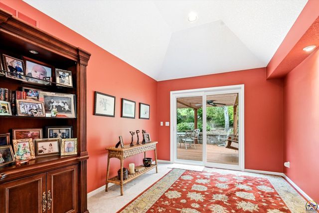 3948 SW Stonybrook DR, Topeka, KS 66610