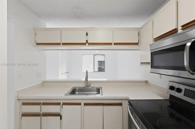13856 SW 93rd Lane 13856, Miami, FL 33186