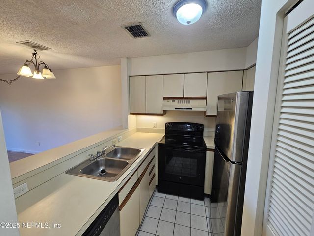 1307 RIVER HILLS Circle E 16, Jacksonville, FL 32211