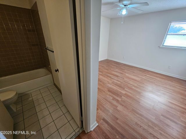 1307 RIVER HILLS Circle E 16, Jacksonville, FL 32211