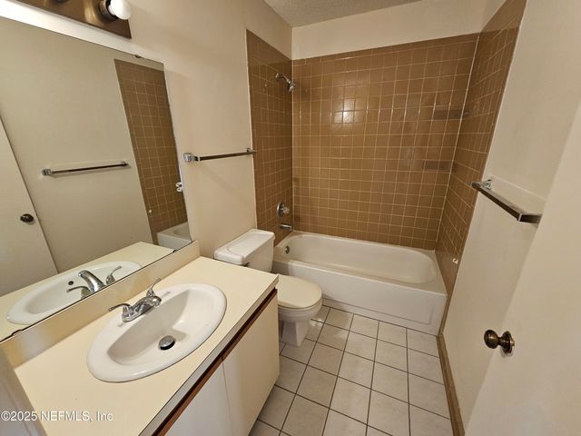 1307 RIVER HILLS Circle E 16, Jacksonville, FL 32211