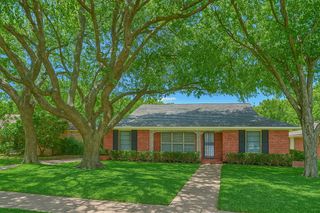 6729 Ravendale Lane, Dallas, TX 75214