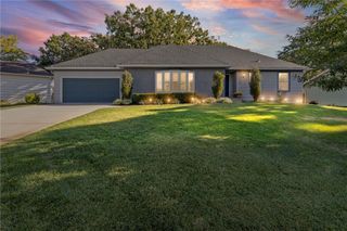 10201 Oakridge Drive, Overland Park, KS 66212