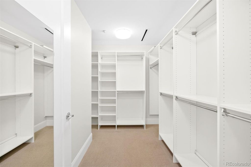 Image 11 of property listing at 7600 Landmark Way 814, Greenwood Village, CO 80111