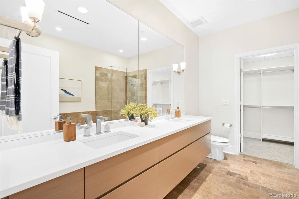 Image 22 of property listing at 7600 Landmark Way 814, Greenwood Village, CO 80111