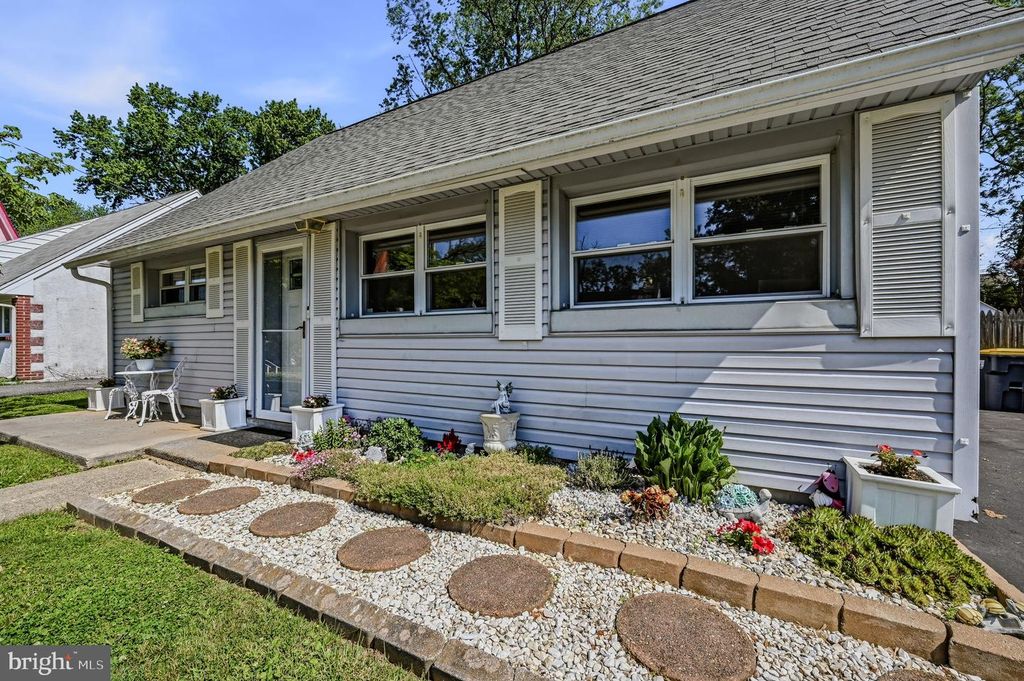1525 BARTLESON RD, Wilmington, DE 19805