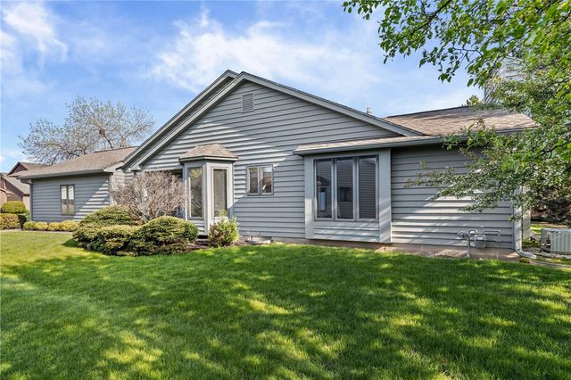 8 Shanbrook Drive, Greece, NY 14612
