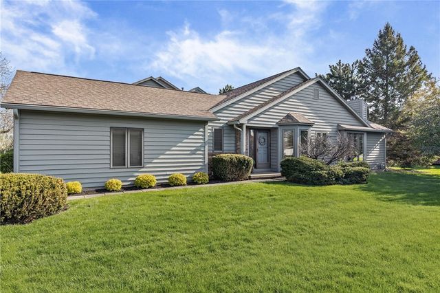 8 Shanbrook Drive, Greece, NY 14612