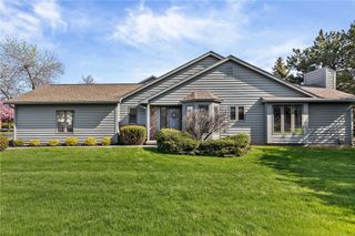 8 Shanbrook Drive, Greece, NY 14612