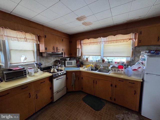 33 MORRIS AVE, Burlington, NJ 08016