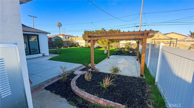 8620 S 4th Avenue, Inglewood, CA 90305