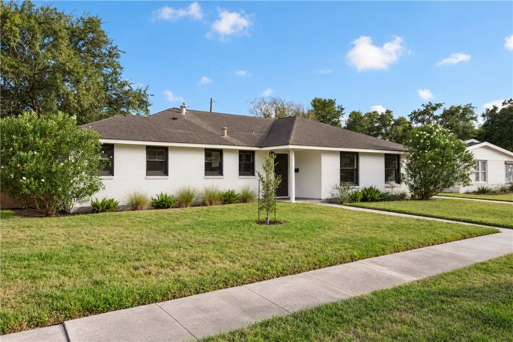 509 Santa Monica Pl, Corpus Christi, TX 78411 — photo 2