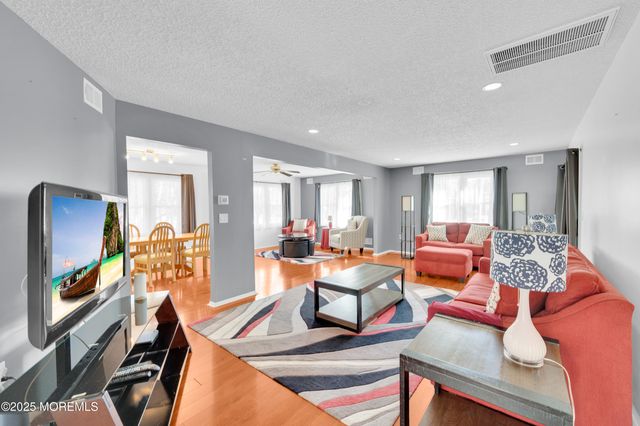 3 Taylor Court, Lakewood, NJ 08701