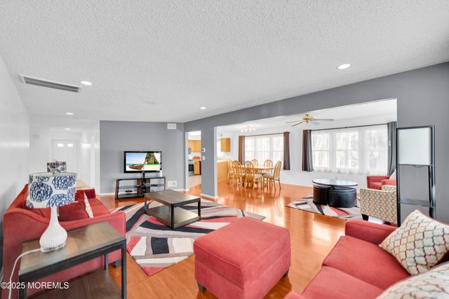 3 Taylor Court, Lakewood, NJ 08701