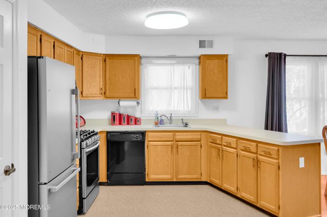 3 Taylor Court, Lakewood, NJ 08701