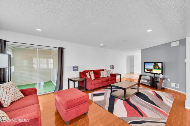 3 Taylor Court, Lakewood, NJ 08701