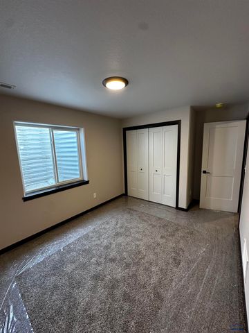 620 BULL RUN DR, Box Elder, SD 57719