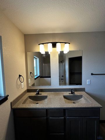 620 BULL RUN DR, Box Elder, SD 57719