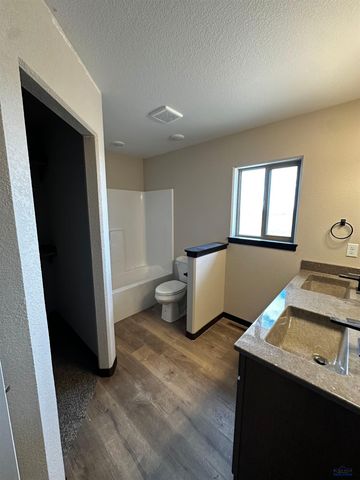 620 BULL RUN DR, Box Elder, SD 57719