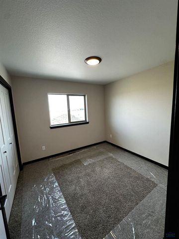 620 BULL RUN DR, Box Elder, SD 57719
