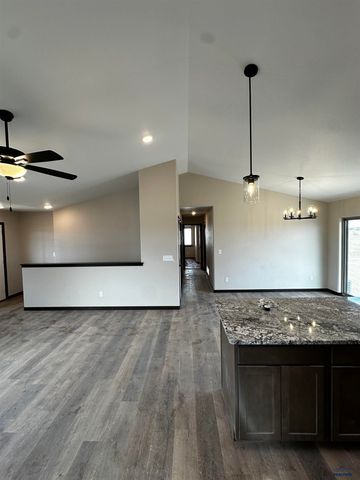 620 BULL RUN DR, Box Elder, SD 57719