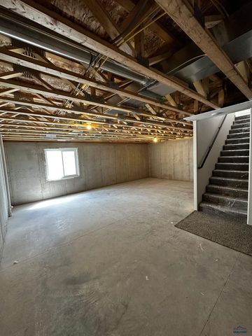 620 BULL RUN DR, Box Elder, SD 57719