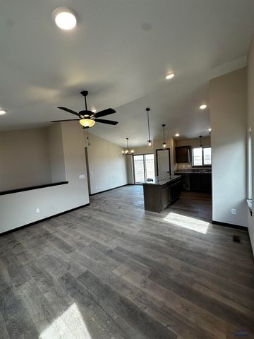 620 BULL RUN DR, Box Elder, SD 57719