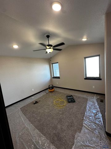 620 BULL RUN DR, Box Elder, SD 57719