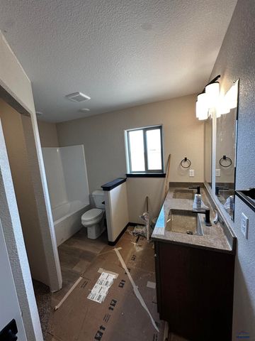 620 BULL RUN DR, Box Elder, SD 57719