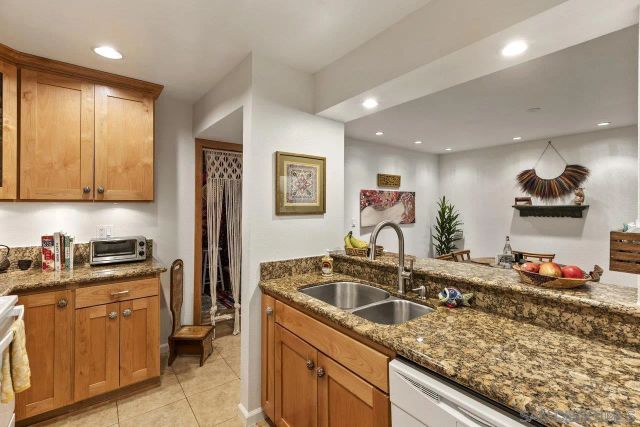 2412 Altisma Way D, Carlsbad, CA 92009