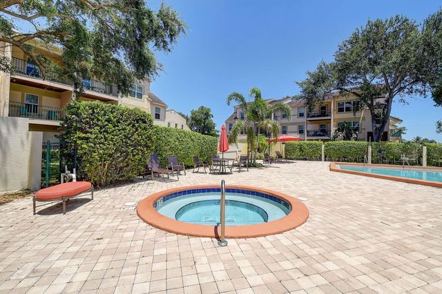 8111 Northboro Court 11b, Lake Clarke Shores, FL 33406