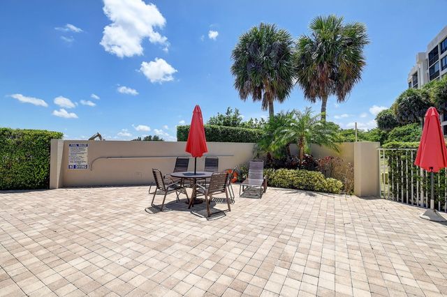 8111 Northboro Court 11b, Lake Clarke Shores, FL 33406