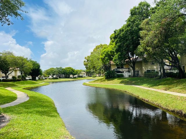 8111 Northboro Court 11b, Lake Clarke Shores, FL 33406