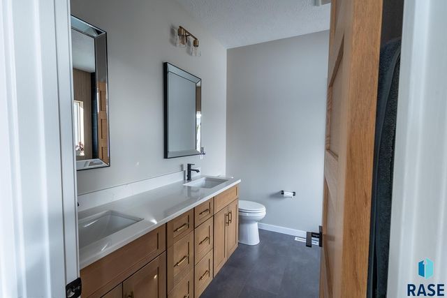 2109 S Red Oak Ave Avenue, Sioux Falls, SD 57110