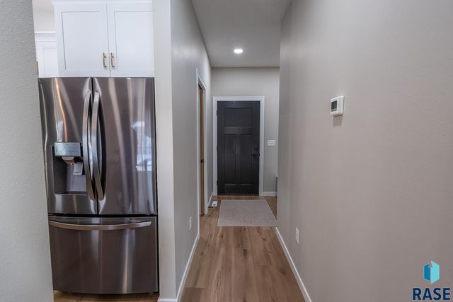 2109 S Red Oak Ave Avenue, Sioux Falls, SD 57110