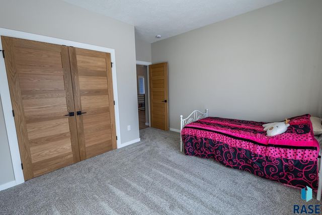 2109 S Red Oak Ave Avenue, Sioux Falls, SD 57110