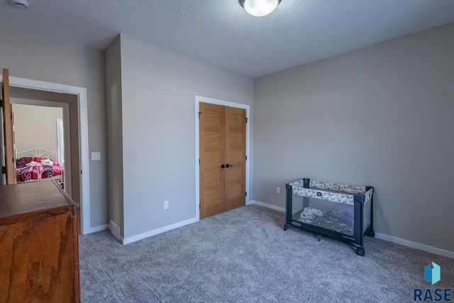 2109 S Red Oak Ave Avenue, Sioux Falls, SD 57110