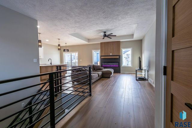 2109 S Red Oak Ave Avenue, Sioux Falls, SD 57110