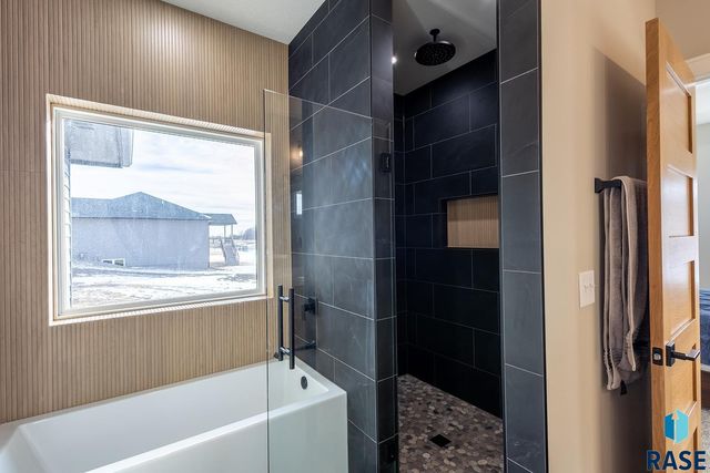 2109 S Red Oak Ave Avenue, Sioux Falls, SD 57110