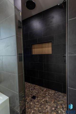 2109 S Red Oak Ave Avenue, Sioux Falls, SD 57110