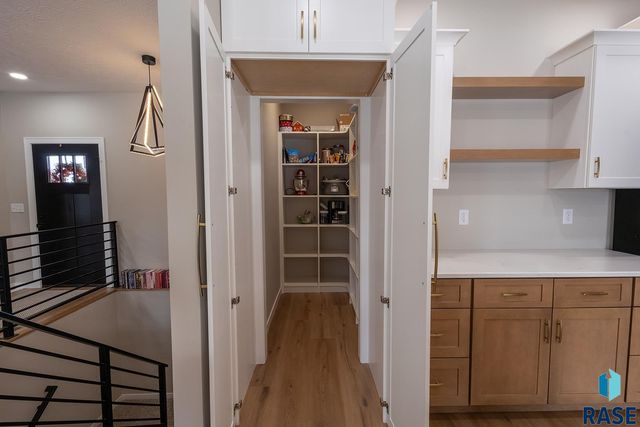 2109 S Red Oak Ave Avenue, Sioux Falls, SD 57110