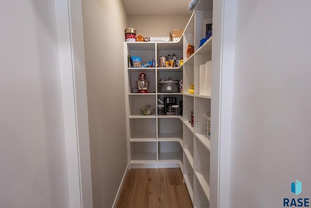 2109 S Red Oak Ave Avenue, Sioux Falls, SD 57110