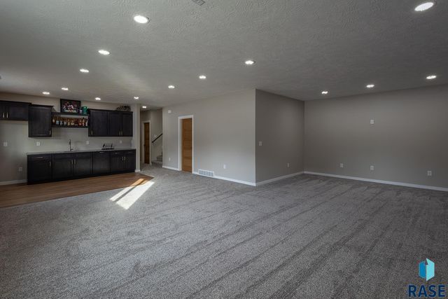 2109 S Red Oak Ave Avenue, Sioux Falls, SD 57110