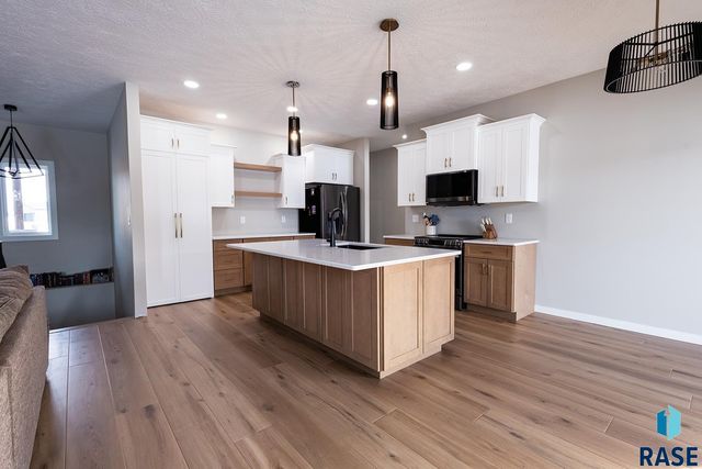 2109 S Red Oak Ave Avenue, Sioux Falls, SD 57110