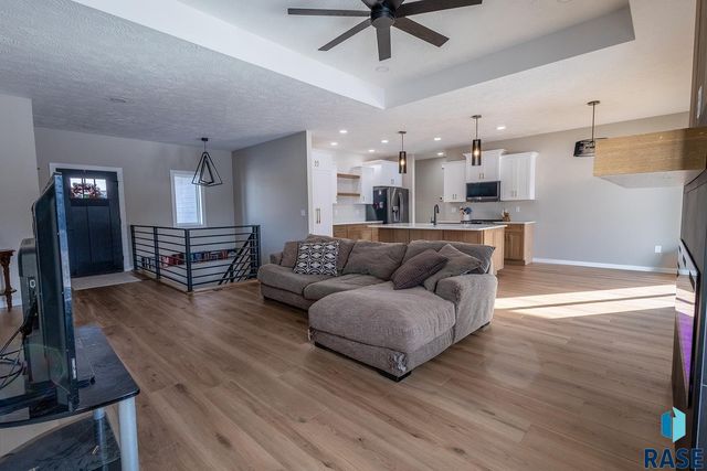 2109 S Red Oak Ave Avenue, Sioux Falls, SD 57110